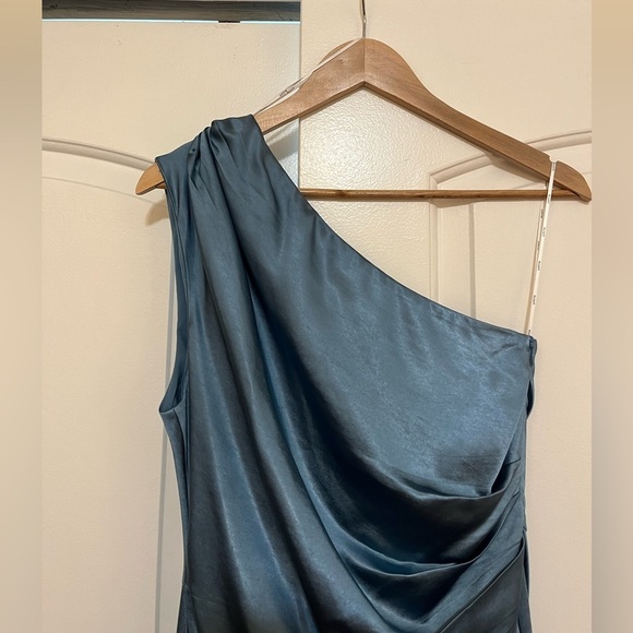 Elliatt Cassini dress in blue - Picture 8 of 16